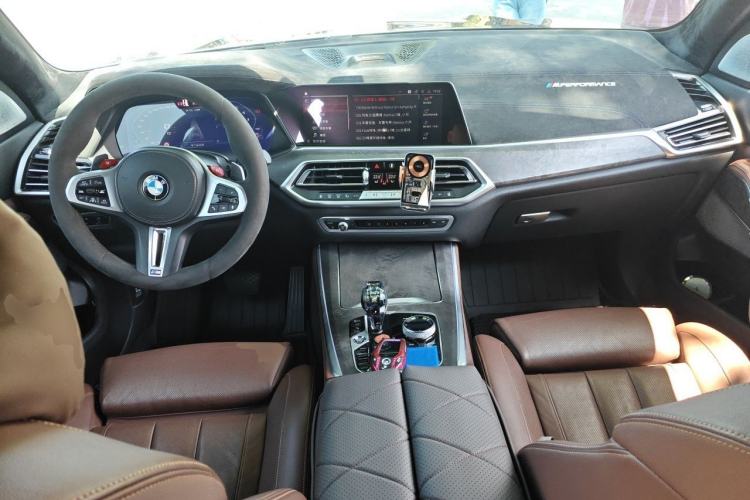 Used BMW X5 2020 xDrive40i Luxury Model with M Sport Package Center Console