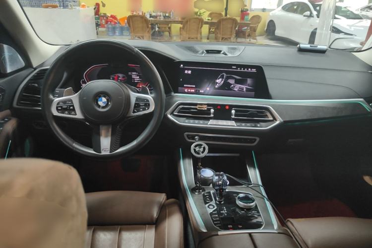 Used BMW X5 2020 xDrive40i Luxury Model with M Sport Package Center Console