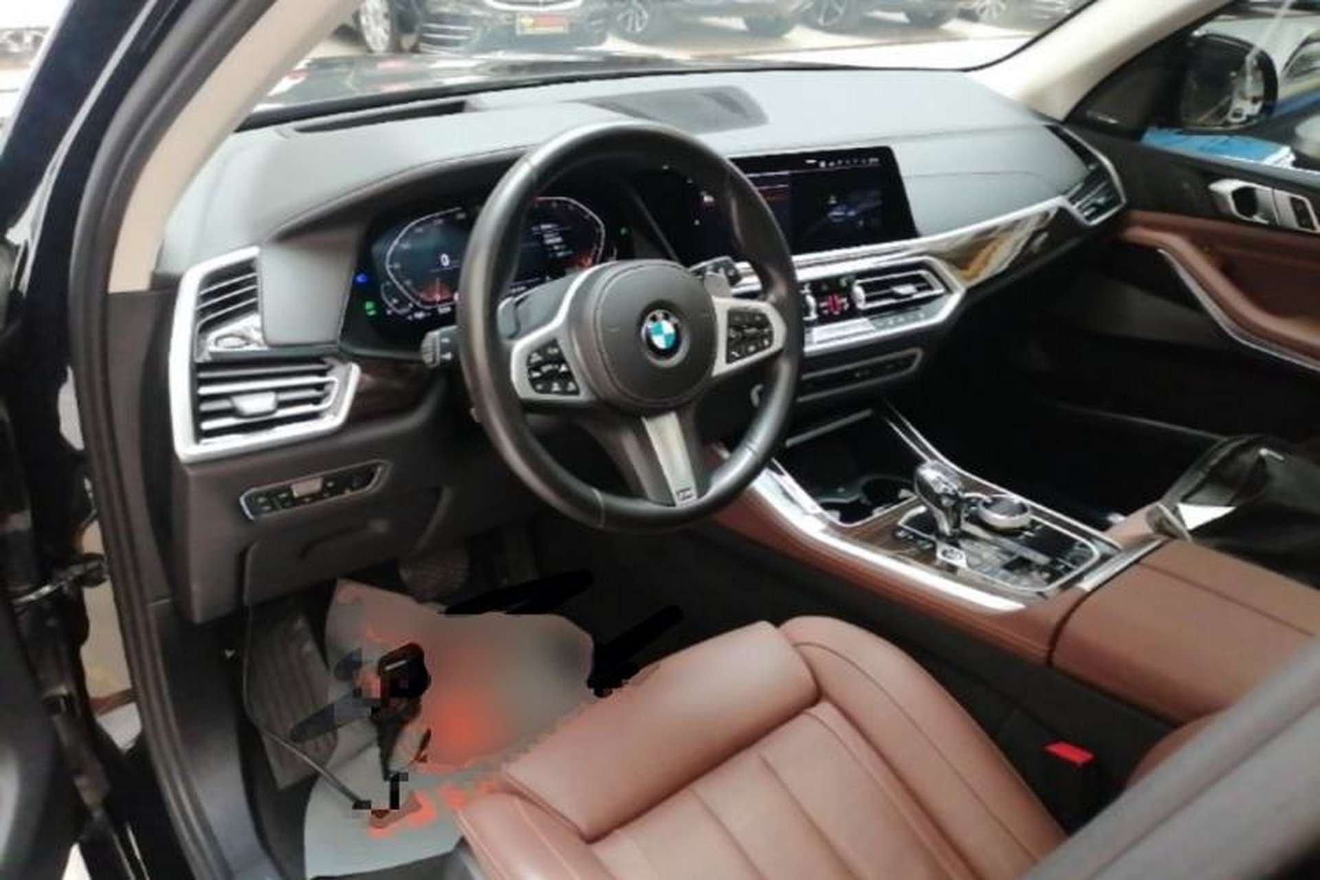 Used BMW X5 2020 xDrive40i Luxury Model with M Sport Package Center Console
