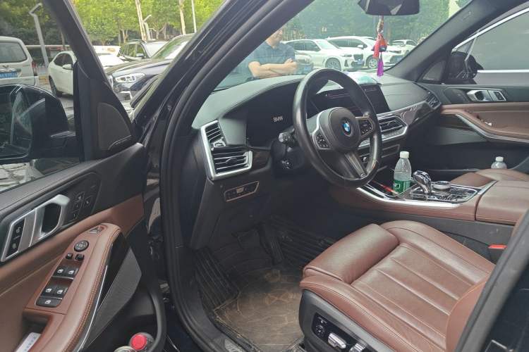 Used BMW X5 2020 xDrive40i Luxury Model with M Sport Package Driver Seat