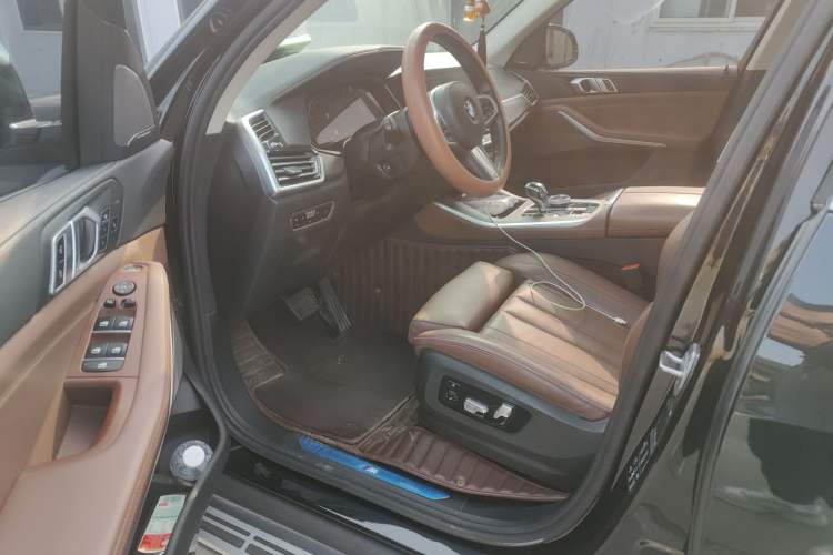 Used BMW X5 2020 xDrive40i Luxury Model with M Sport Package Driver Seat