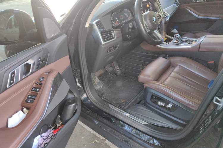 Used BMW X5 2020 xDrive40i Luxury Model with M Sport Package Driver Seat