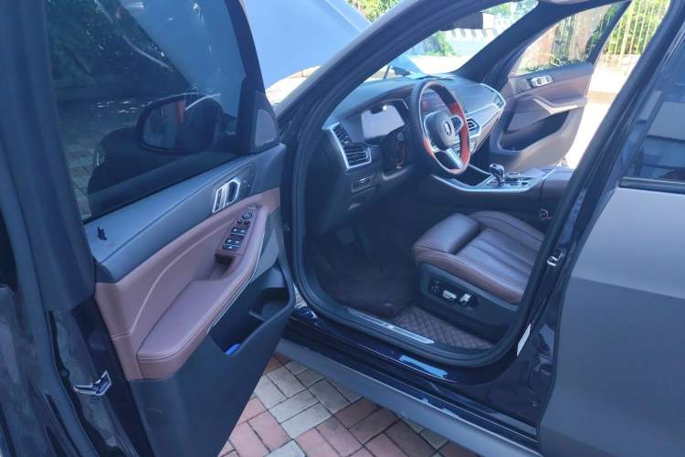 Used BMW X5 2020 xDrive40i Luxury Model with M Sport Package Driver Seat