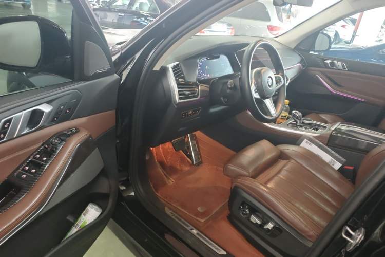 Used BMW X5 2020 xDrive40i Luxury Model with M Sport Package Driver Seat