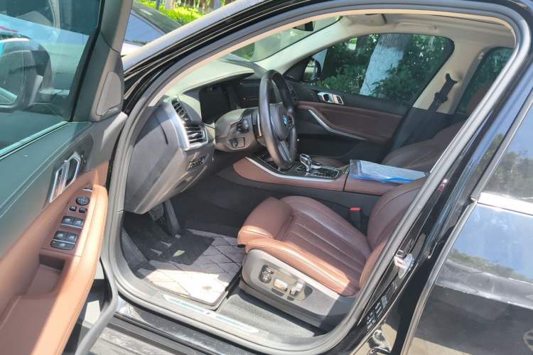 Used BMW X5 2020 xDrive40i Luxury Model with M Sport Package Driver Seat