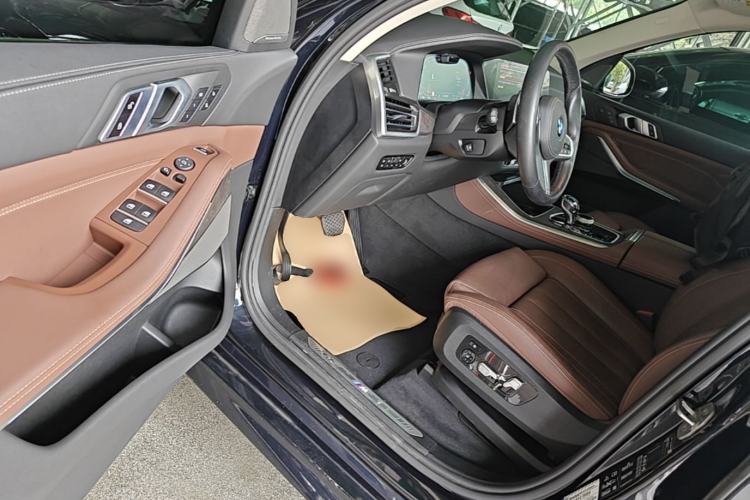 Used BMW X5 2020 xDrive40i Luxury Model with M Sport Package Driver Seat