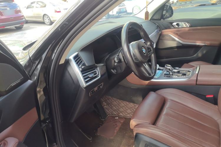 Used BMW X5 2020 xDrive40i Luxury Model with M Sport Package Driver Seat