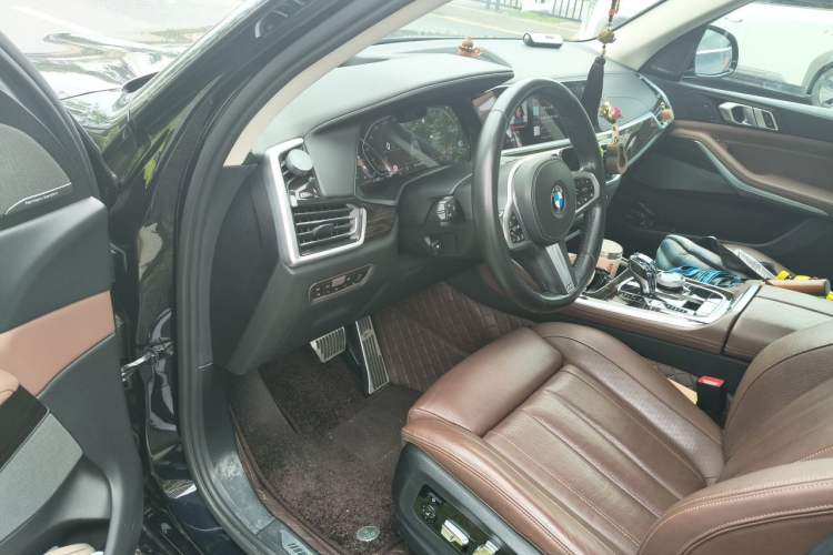 Used BMW X5 2020 xDrive40i Luxury Model with M Sport Package Driver Seat