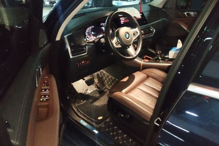 Used BMW X5 2020 xDrive40i Luxury Model with M Sport Package Driver Seat