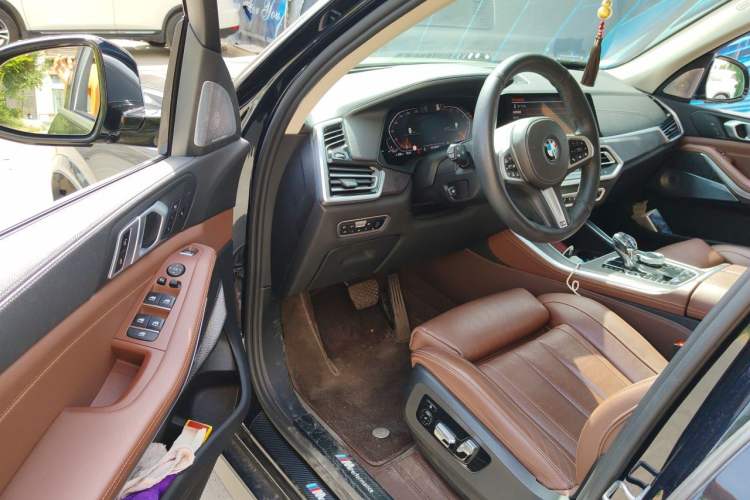 Used BMW X5 2020 xDrive40i Luxury Model with M Sport Package Driver Seat