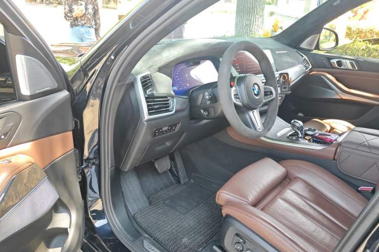 Used BMW X5 2020 xDrive40i Luxury Model with M Sport Package Driver Seat