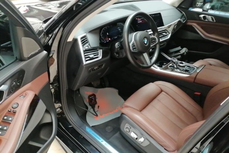 Used BMW X5 2020 xDrive40i Luxury Model with M Sport Package Driver Seat