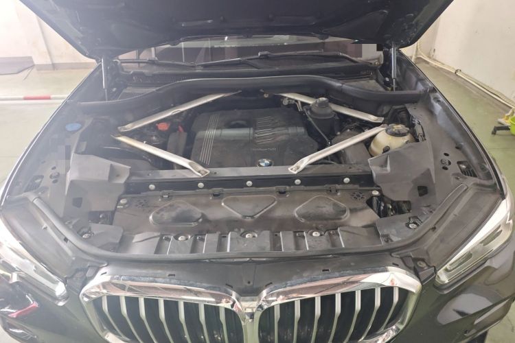 Used BMW X5 2020 xDrive40i Luxury Model with M Sport Package Engine Bay
