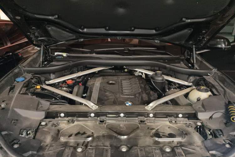 Used BMW X5 2020 xDrive40i M Sport Package Engine Bay