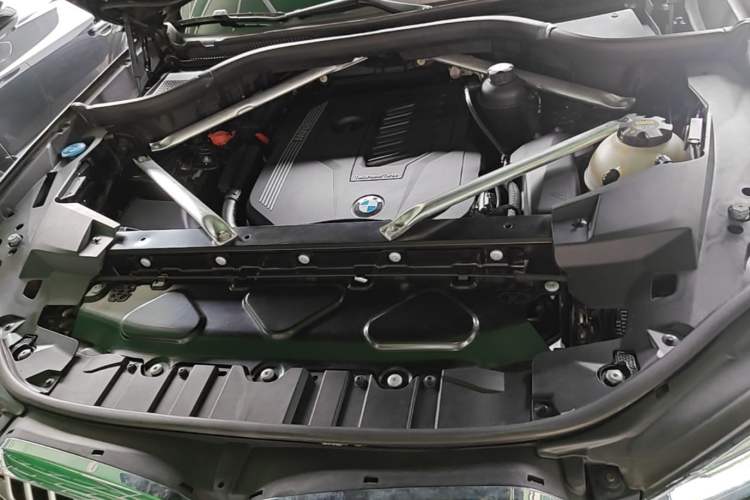 Used BMW X5 2020 xDrive40i Luxury Model with M Sport Package Engine Bay