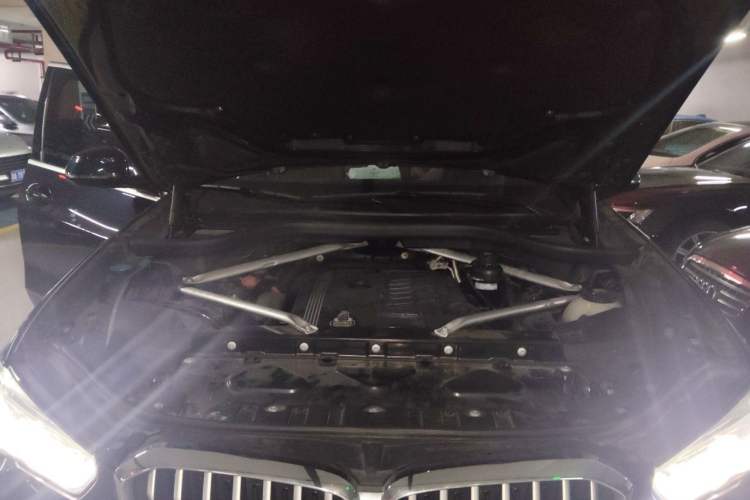 Used BMW X5 2020 xDrive40i Luxury Model with M Sport Package Engine Bay