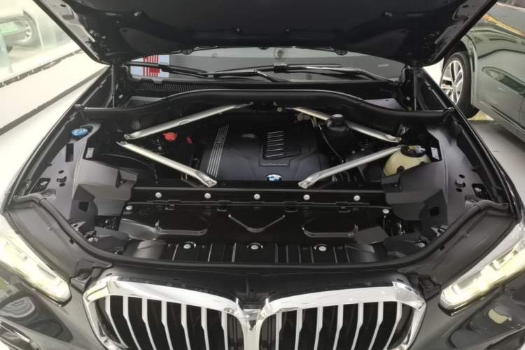 Used BMW X5 2020 xDrive40i M Sport Package Engine Bay