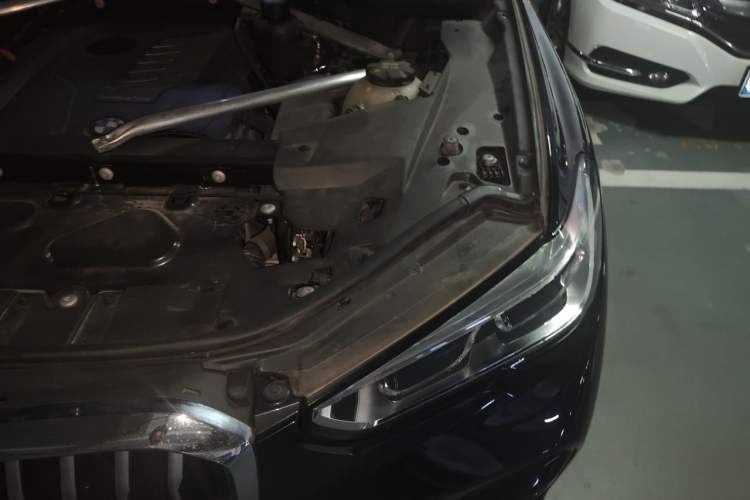 Used BMW X5 2020 xDrive40i M Sport Package Engine Bay Left