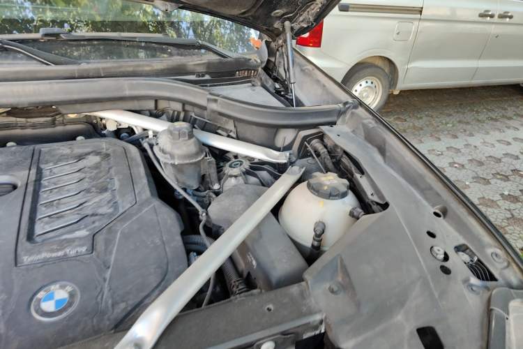 Used BMW X5 2020 xDrive40i Luxury Model with M Sport Package Engine Bay Left
