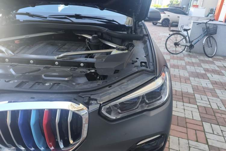 Used BMW X5 2020 xDrive40i Luxury Model with M Sport Package Engine Bay Left
