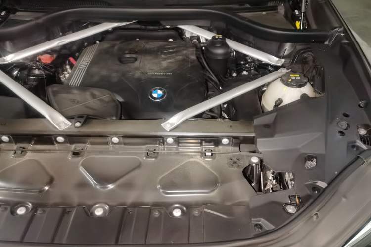 Used BMW X5 2020 xDrive30i X Design Package Engine Bay Left
