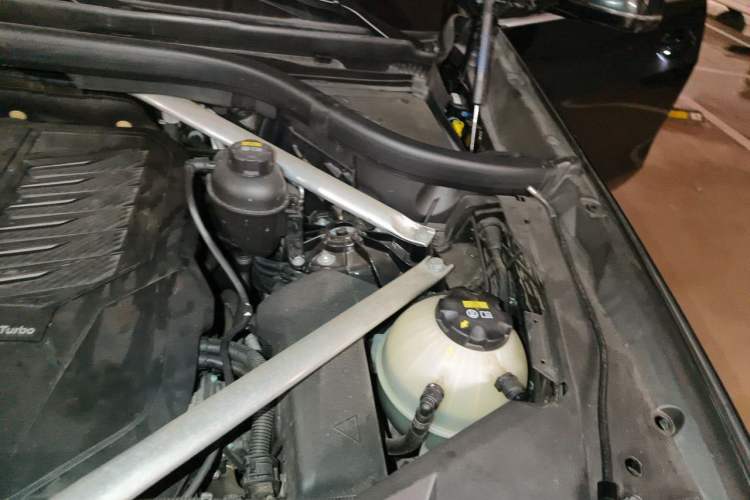 Used BMW X5 2020 xDrive40i M Sport Package Engine Bay Left