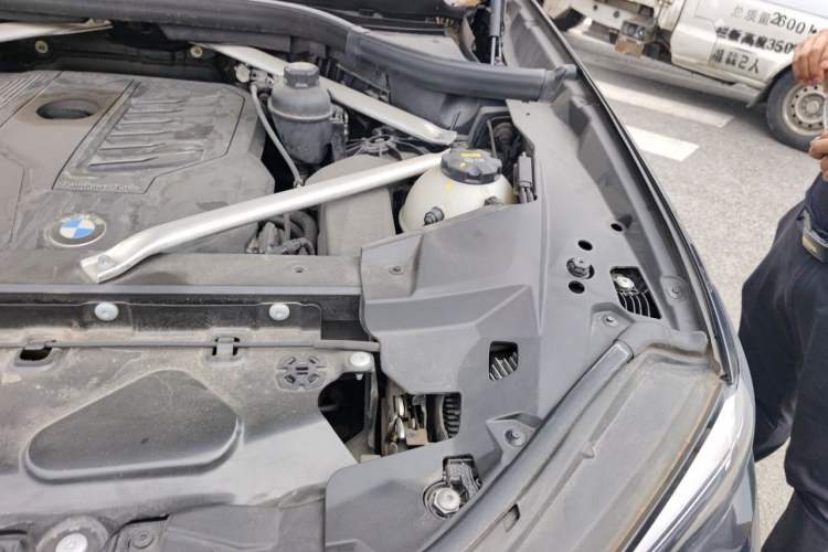 Used BMW X5 2020 xDrive40i 3.0T Standard Edition 19-inch wheels Middle East Engine Bay Left
