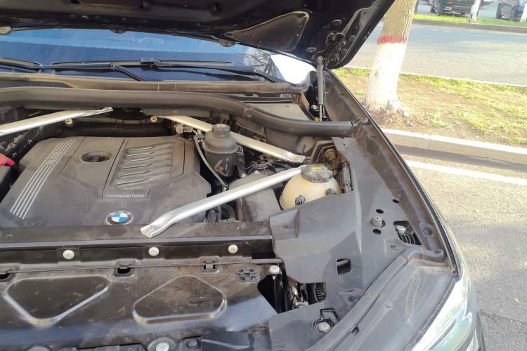 Used BMW X5 2020 xDrive40i Luxury Model with M Sport Package Engine Bay Left