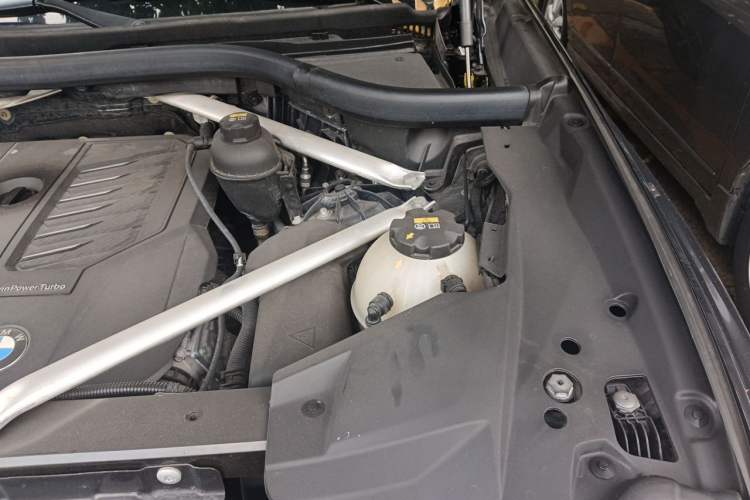 Used BMW X5 2020 xDrive40i Luxury Model with M Sport Package Engine Bay Left