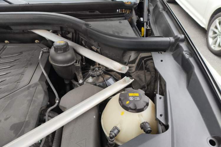 Used BMW X5 2020 xDrive40i M Sport Package Engine Bay Left