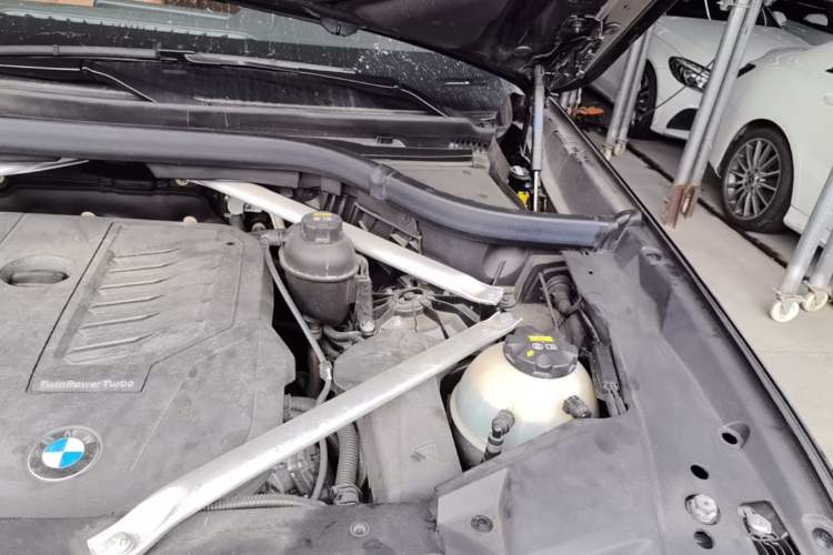 Used BMW X5 2020 xDrive40i M Sport Package Engine Bay Left