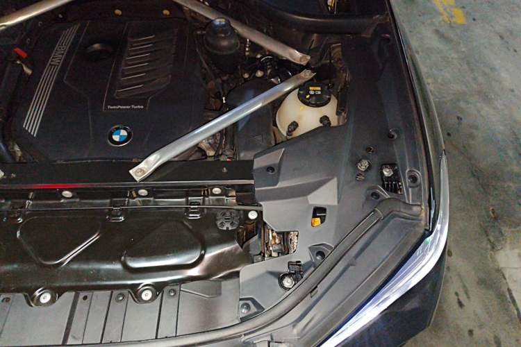 Used BMW X5 2020 xDrive40i Luxury Model with M Sport Package Engine Bay Left