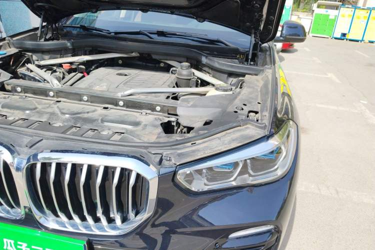 Used BMW X5 2020 xDrive40i Luxury Model with M Sport Package Engine Bay Left