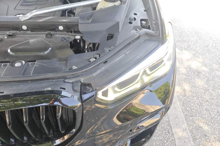 Used BMW X5 2020 xDrive40i Luxury Model with M Sport Package Engine Bay Left