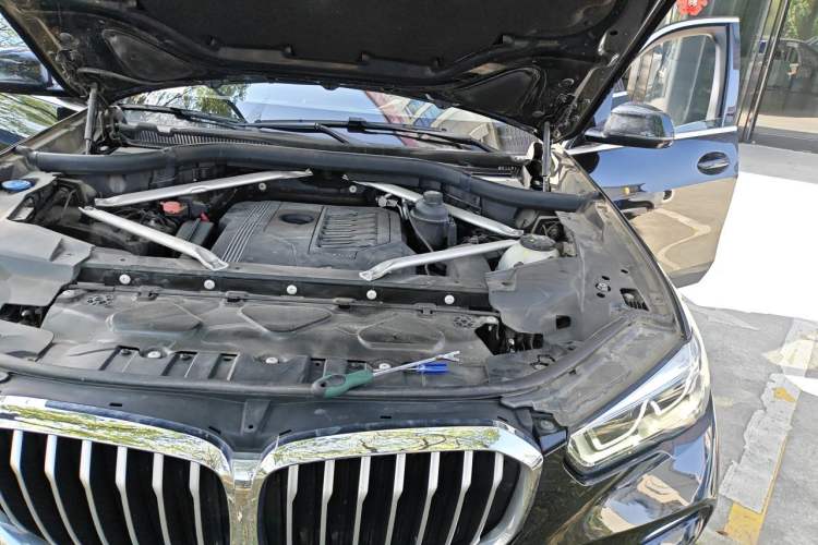 Used BMW X5 2020 xDrive40i M Sport Package Engine Bay Left