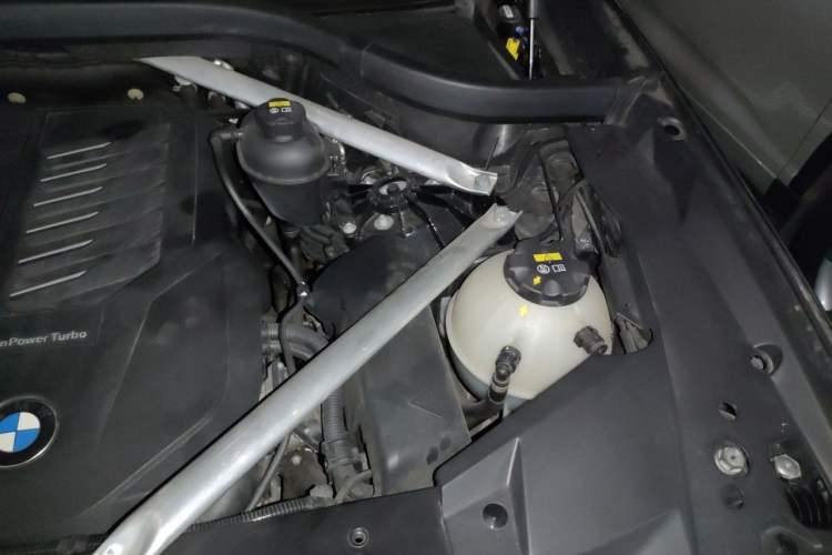 Used BMW X5 2020 xDrive40i M Sport Package Engine Bay Left