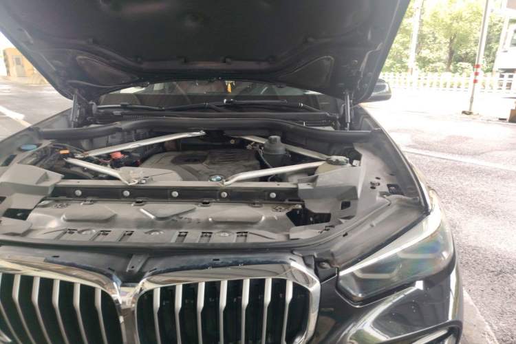 Used BMW X5 2020 xDrive30i M Sport Package Engine Bay Left