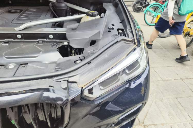 Used BMW X5 2020 xDrive40i M Sport Package Engine Bay Left