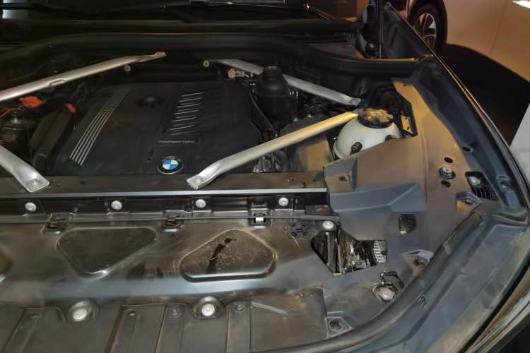 Used BMW X5 2020 xDrive40i M Sport Package Engine Bay Left