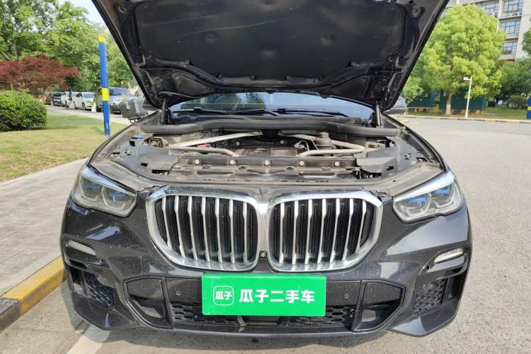 Used BMW X5 2020 xDrive40i Luxury Model with M Sport Package Engine Bay