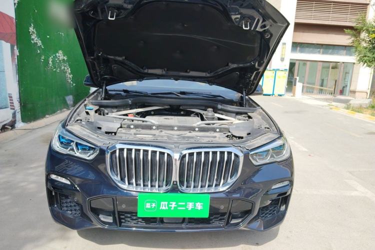 Used BMW X5 2020 xDrive40i Luxury Model with M Sport Package Engine Bay