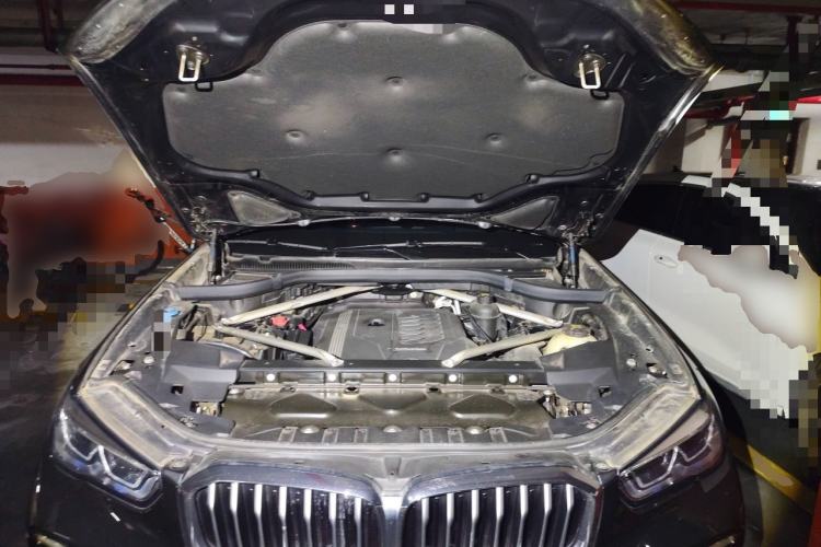 Used BMW X5 2020 xDrive40i Luxury Model with M Sport Package Engine Bay