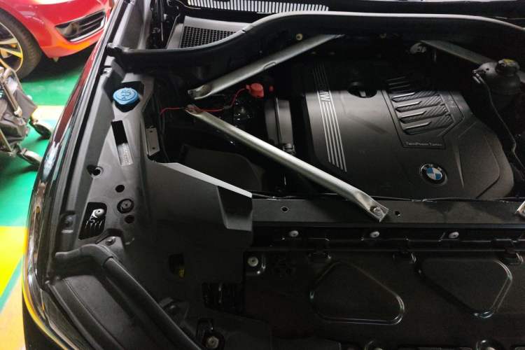 Used BMW X5 2020 xDrive40i M Sport Package Engine Bay Right
