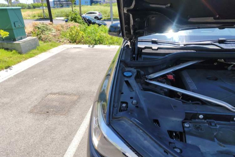 Used BMW X5 2020 xDrive30i M Sport Package Engine Bay Right