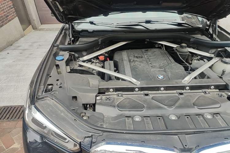 Used BMW X5 2020 xDrive40i M Sport Package Engine Bay Right