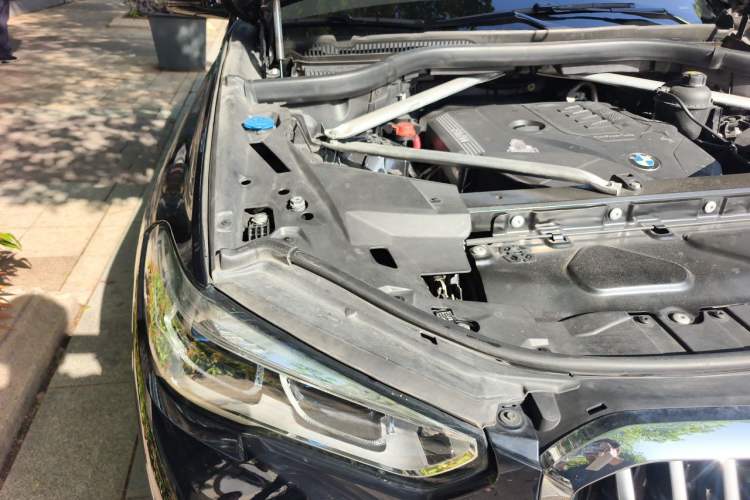 Used BMW X5 2020 xDrive30i M Sport Package Engine Bay Right