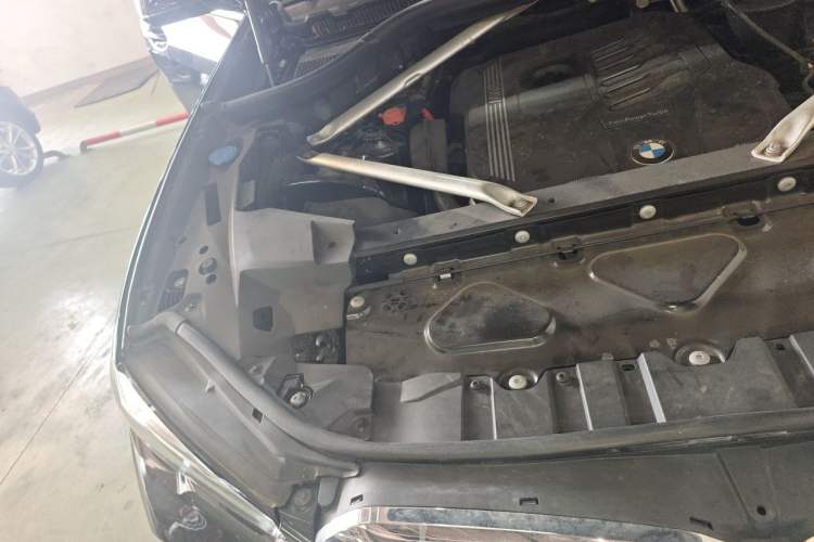 Used BMW X5 2020 xDrive40i Luxury Model with M Sport Package Engine Bay Right
