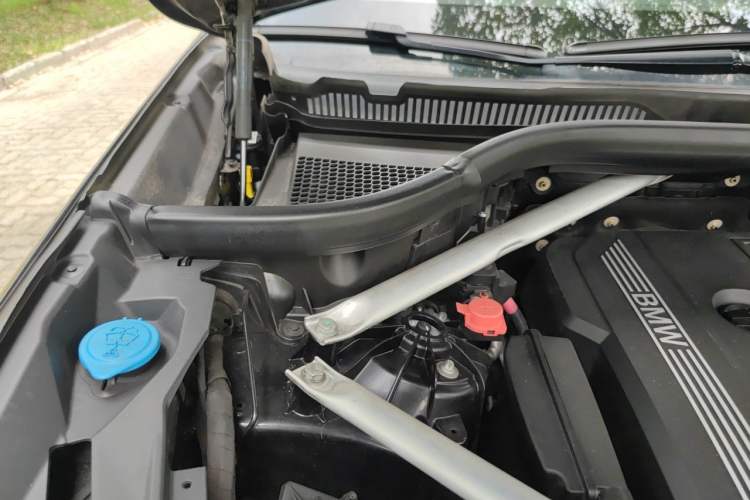 Used BMW X5 2020 xDrive40i M Sport Package Engine Bay Right