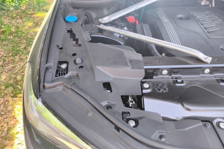 Used BMW X5 2020 xDrive40i Luxury Model with M Sport Package Engine Bay Right