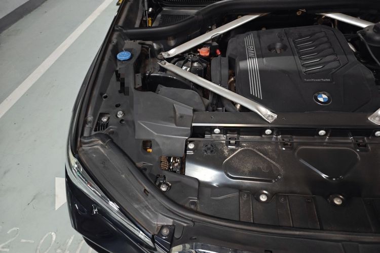 Used BMW X5 2020 xDrive40i M Sport Package Engine Bay Right